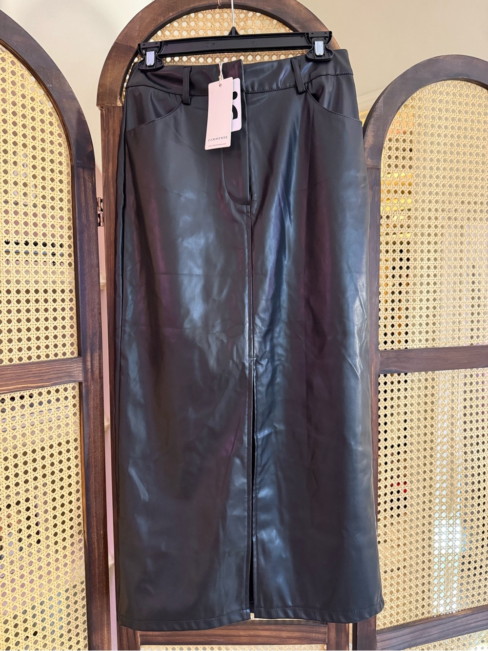 COMMENSE Black Faux Leather Midi Skirt with Center Seam